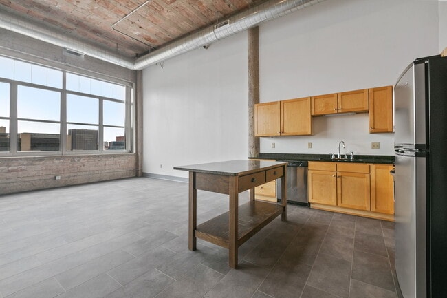 Building Photo - 521 S 7th St