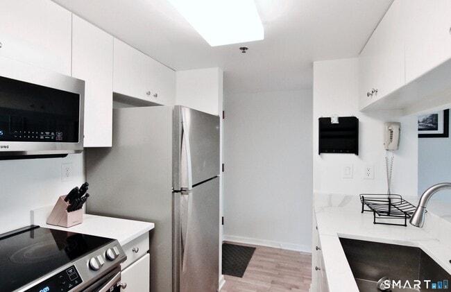 Building Photo - 127 Greyrock Pl