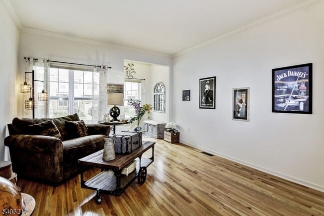 Building Photo - 4 Shadowlawn Dr