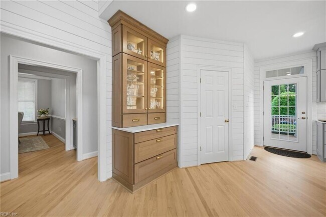 Building Photo - 2320 Perez Way