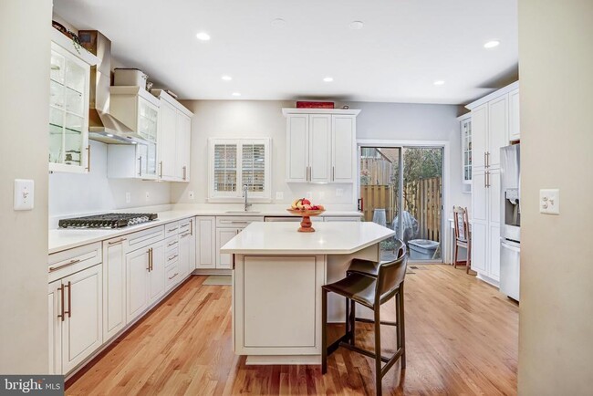 Building Photo - 1505 N Colonial Terrace