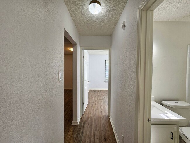 Building Photo - AVAILABLE NOW!