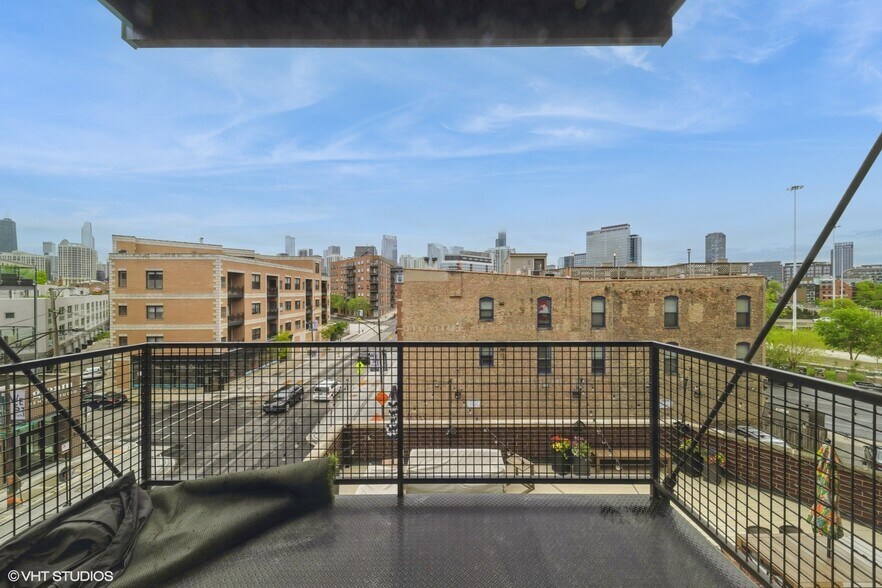 Building Photo - 680 N Milwaukee Ave
