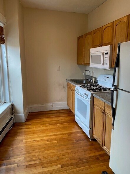 Building Photo - 43 Moreland St