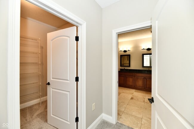 Building Photo - 8555 One W Dr