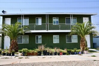 Building Photo - Freshly Painted 2-Bed with Full Utilities,...