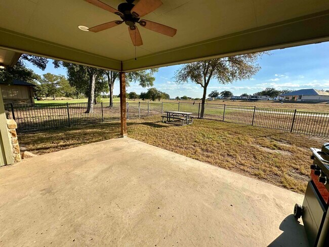 Building Photo - 405 Woodlawn Dr