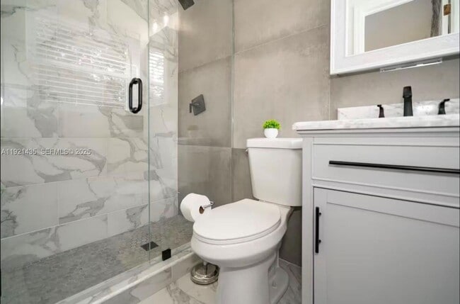 Building Photo - 35 SW 28th Rd