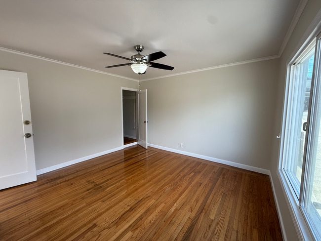 Building Photo - Spacious 3 Bedroom Home Minutes from City ...