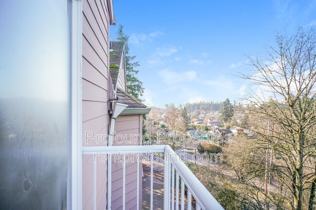 Building Photo - 2623 NE Rocky Butte Rd