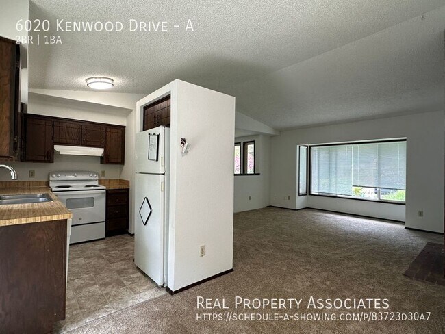 Building Photo - 6020 Kenwood Dr