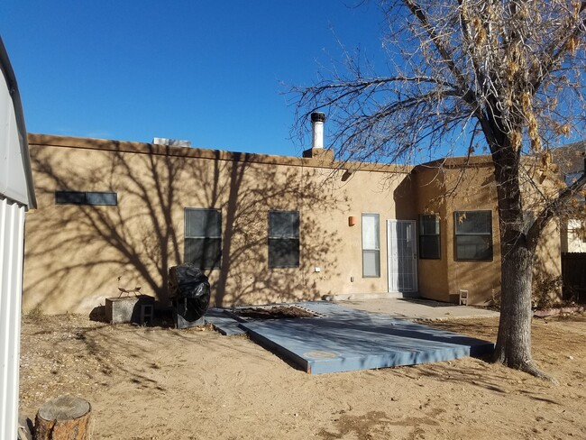 Building Photo - Charming 3 bed 2 bath 1600 sq ft  home