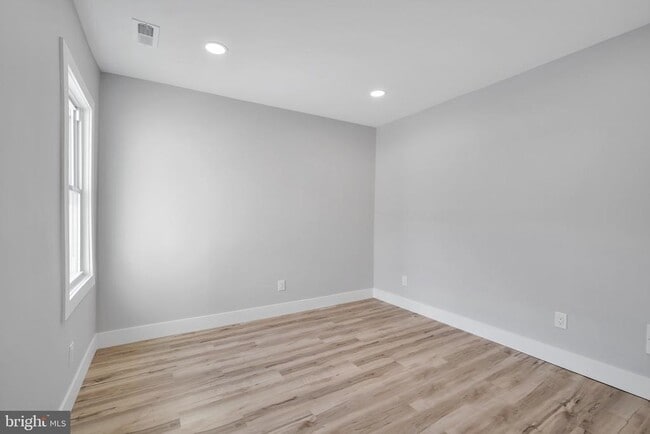 Building Photo - 123 Ford St