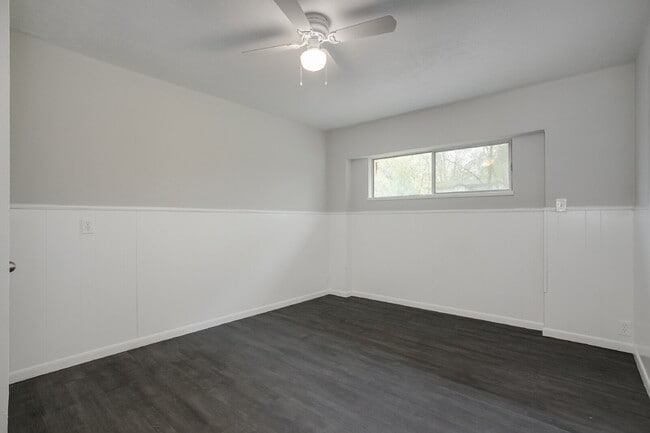 Building Photo - $1,000 Move In Special – First Month with 18 Month Lease