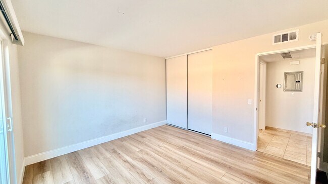 Building Photo - Lovely Downstairs, Entry-Level, End Unit Condo in the Private Diamante HOA Community of Bonsall, ...