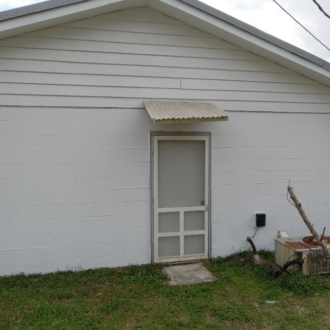 Building Photo - Robertsdale Mobile Home Community