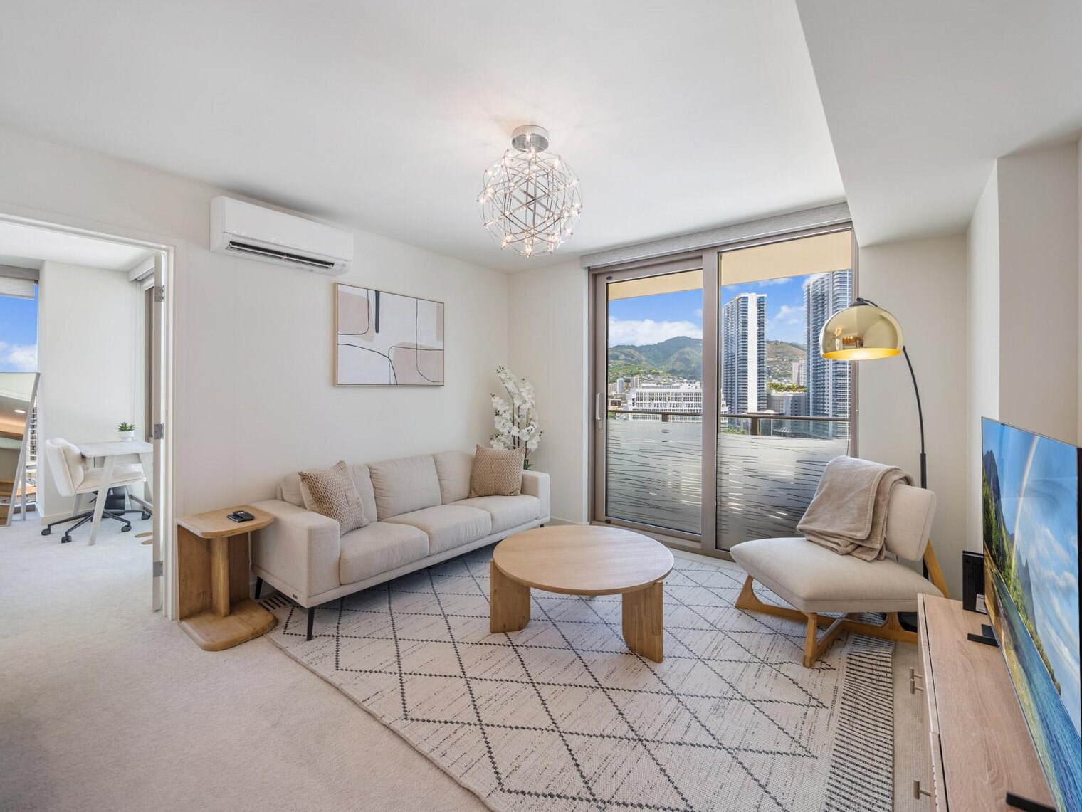 Building Photo - 1374 Kapi‘olani Blvd