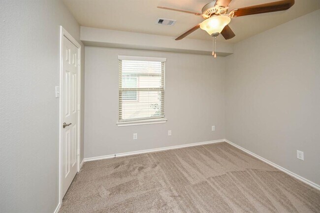 Building Photo - 6431 Calgary Woods Ln