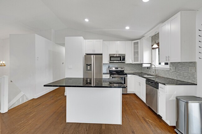 Building Photo - 90 Village Ln