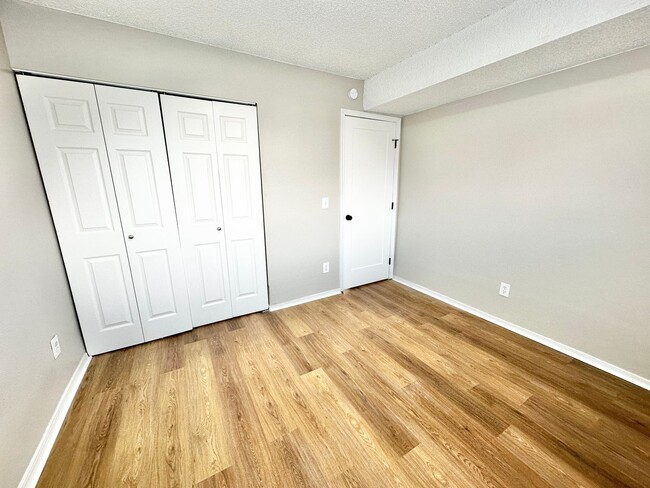 Building Photo - Welcome to Your Newly Renovated 2-Bedroom,...