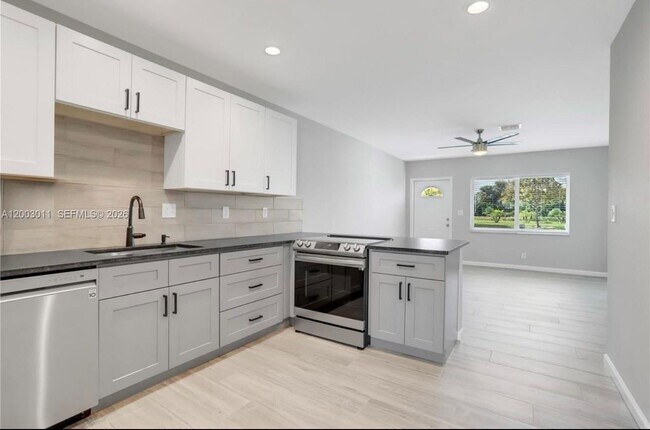 Building Photo - 2550 N Diexe Hwy