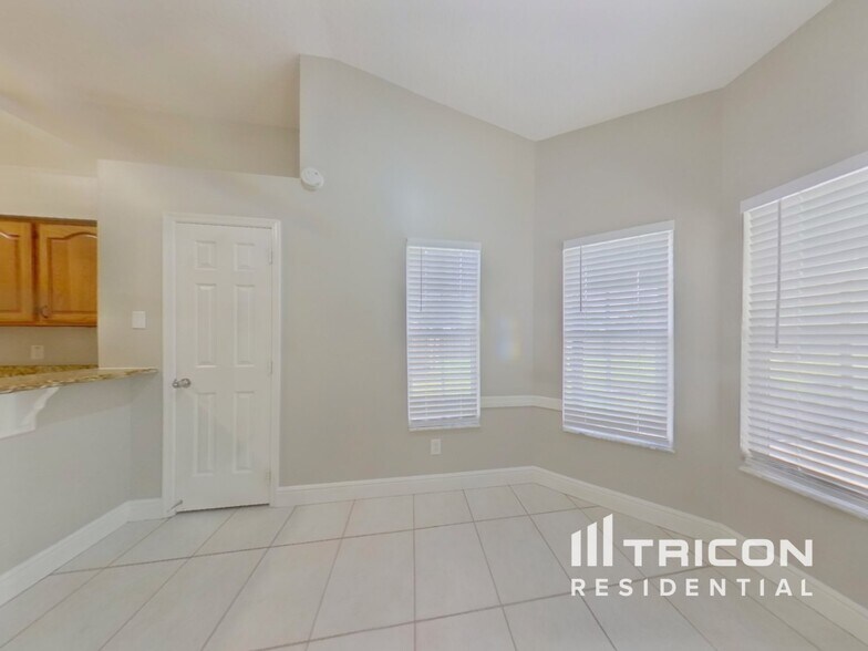 Building Photo - 792 Silversmith Cir