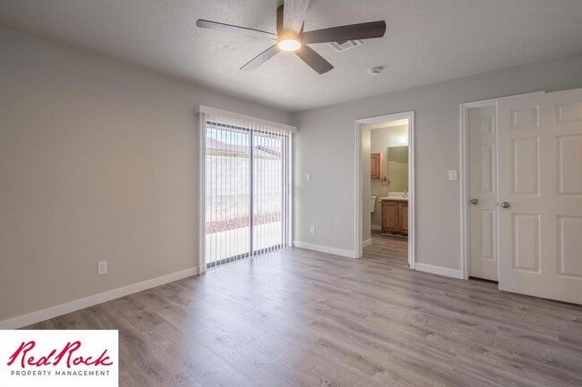 Building Photo - Remodeled 2 Bedroom Townhome. Pet Friendly!