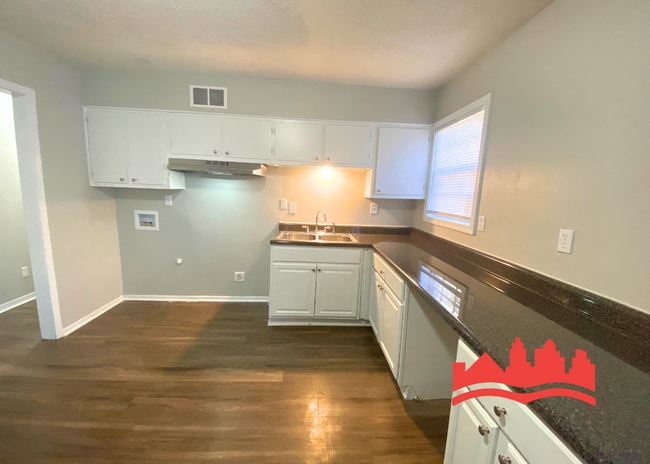 Building Photo - Welcome to 718 Northaven!