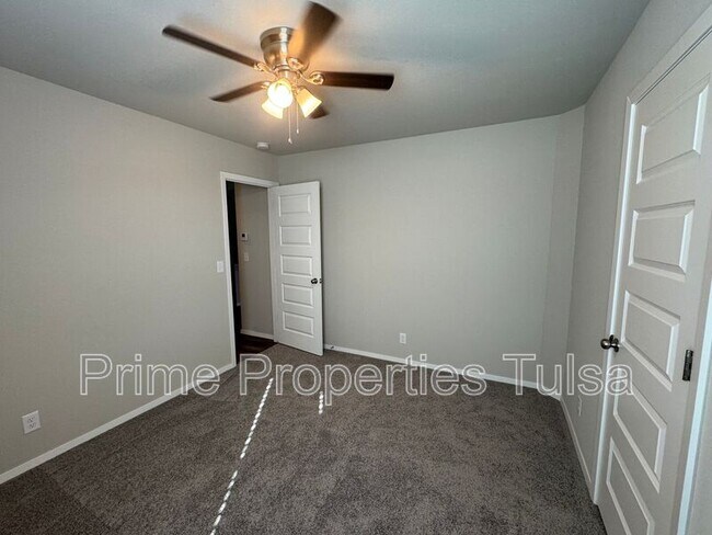 Building Photo - 2920 S 13th St