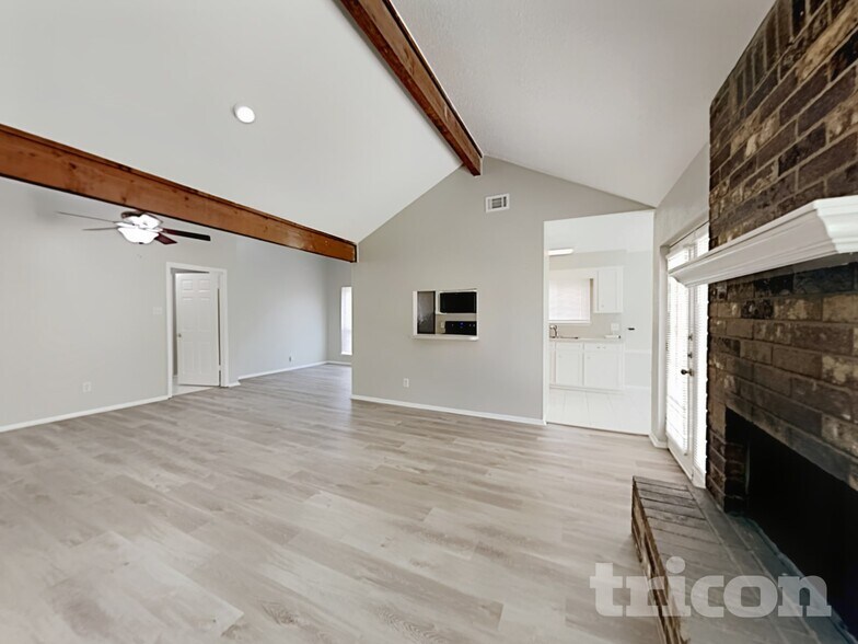 Building Photo - 1110 Poppets Way