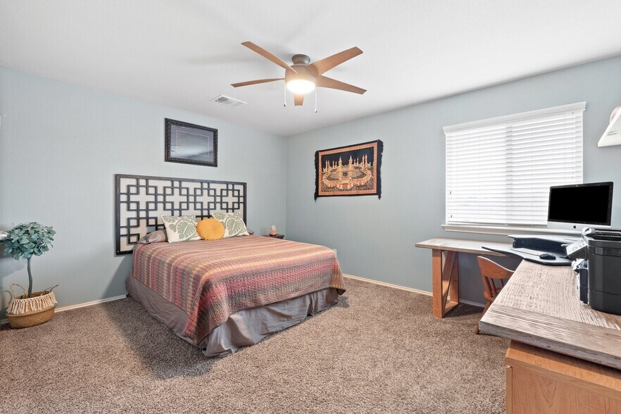 Building Photo - 5516 Pinery Dr