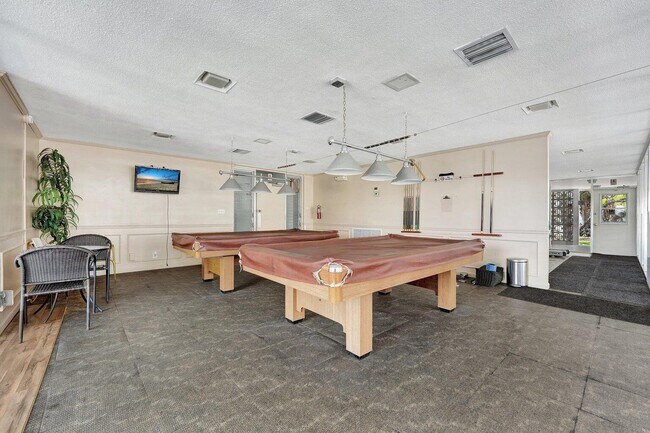 Building Photo - 3040 NE 16th Ave