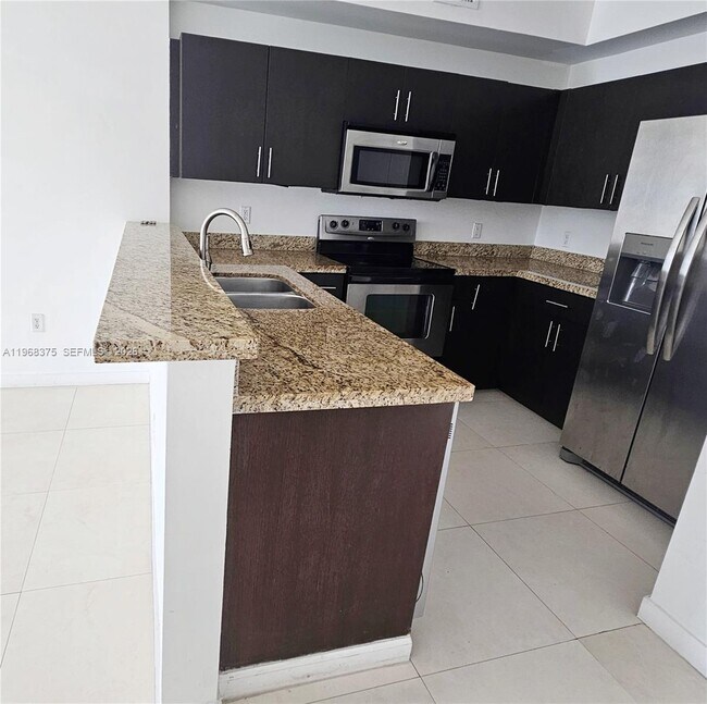 Building Photo - 2020 Prairie Ave