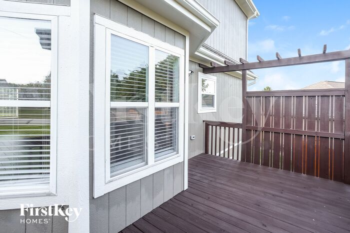 Building Photo - 911 E 8th Cir