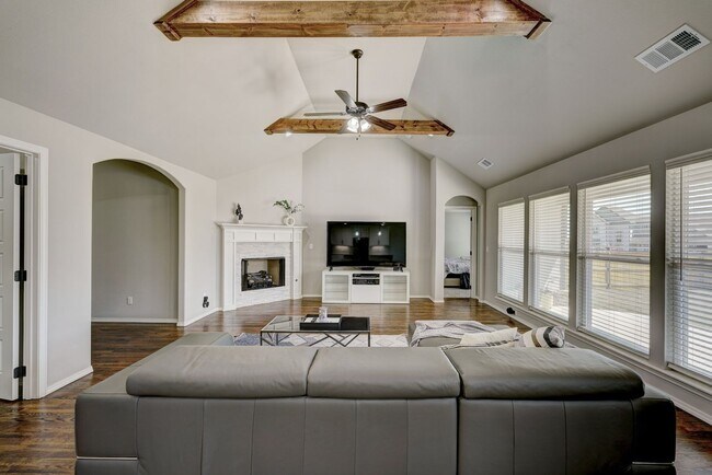 Building Photo - Beautiful Fully Furnished Home in Broken Arrow!