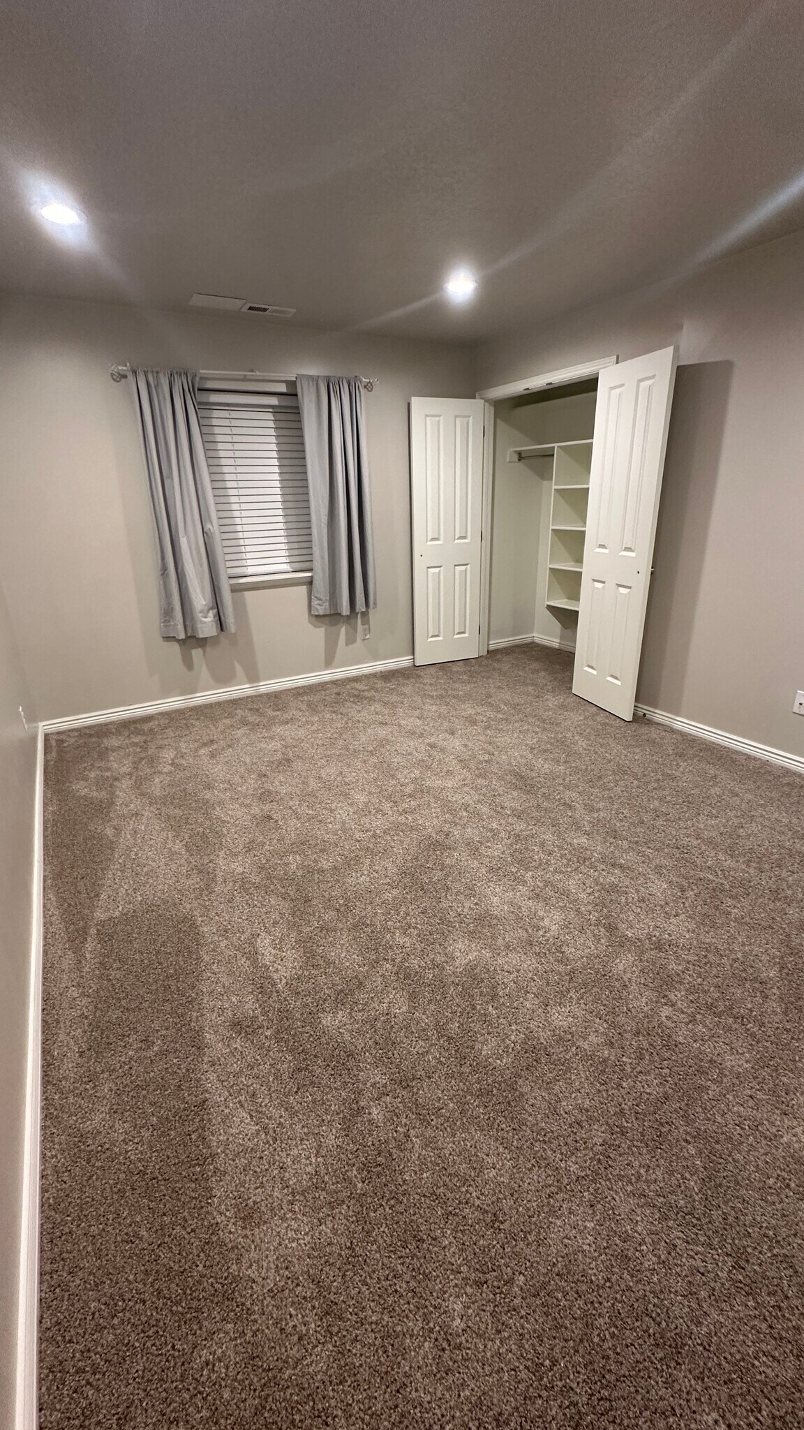 3rd bedroom with closet - 12339 S Black Foot St