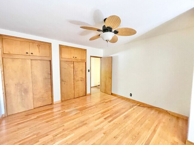 Building Photo - $3,900/month – Rare Country Feel on an Expansive Lot in One of Santa Rosa's Desirable Neighborhoods!