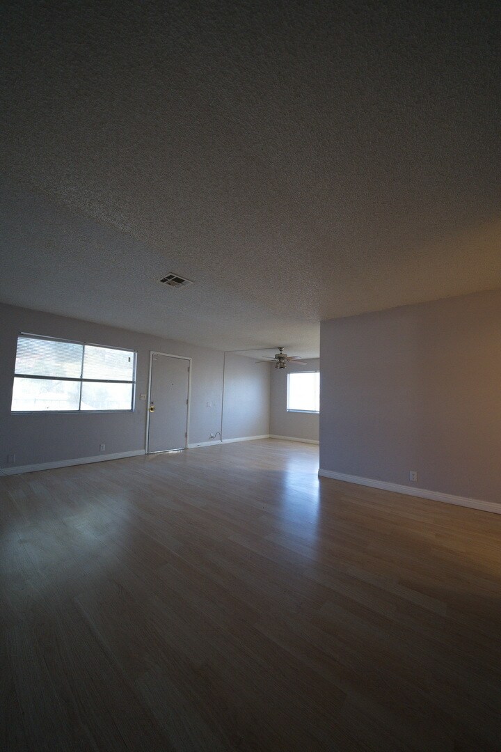 Living Room/ Dining Room - 5282 S Maryland Pky