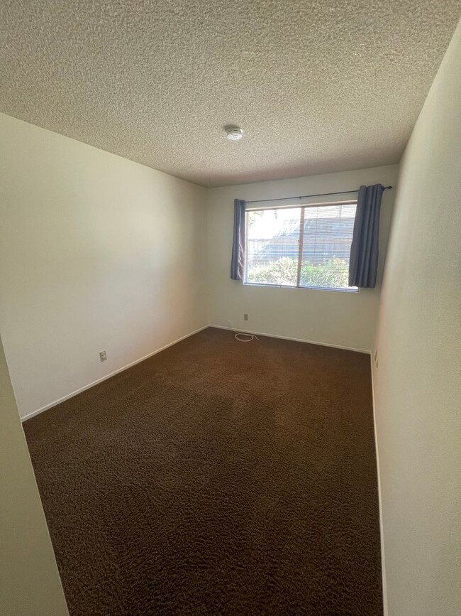 Building Photo - 3bd Condo with great location