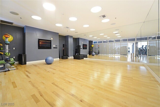 Building Photo - 4525 Dean Martin Dr
