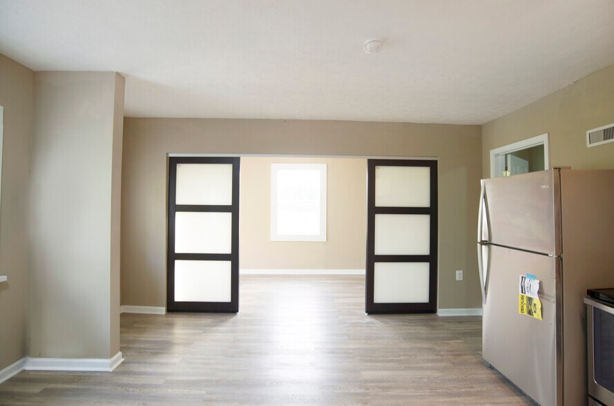 flexible open living space - 15010 Point Lookout Rd
