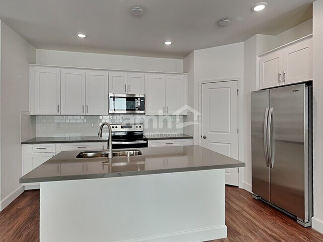 Building Photo - 10144 W Oleta Ave