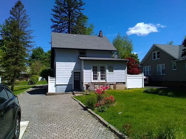 Building Photo - 12 Orchard St