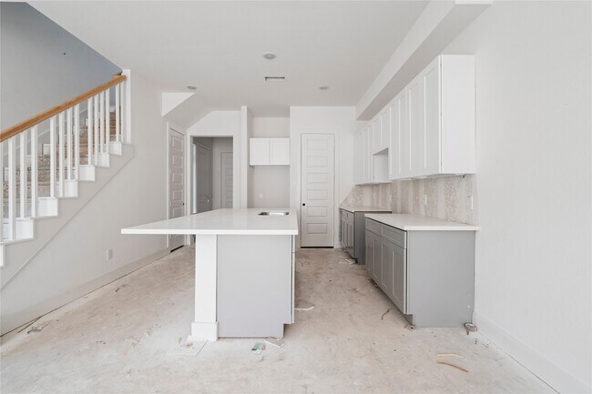 Building Photo - 1504 Hussion St