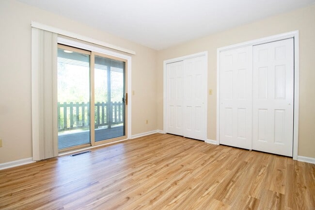 Building Photo - Two Bedroom Apartment