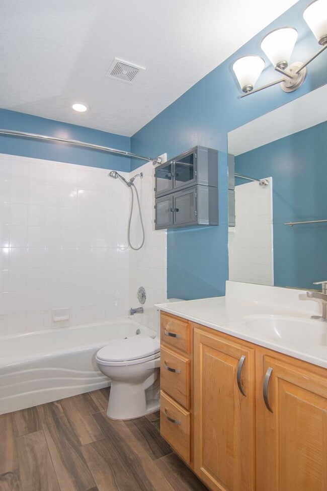 Building Photo - Gorgeous Bountiful Home w/ Solar & 3 Car Garage