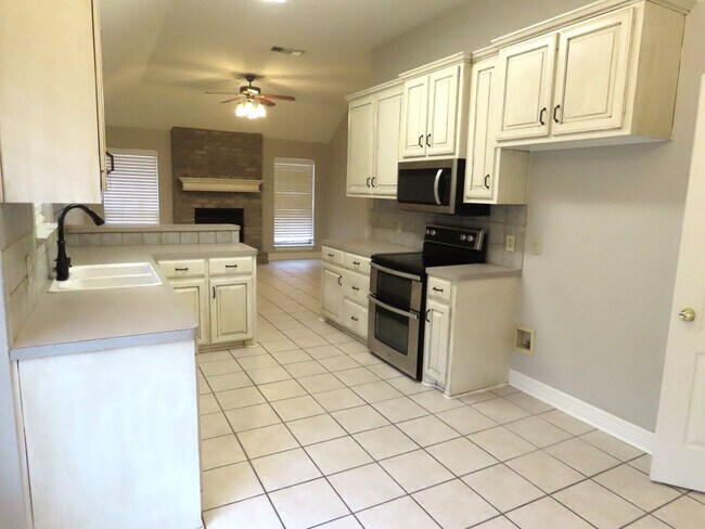 Building Photo - COMING SOON! Whitehouse! Gorgeous 4 Bedroom, 2 Bath Home