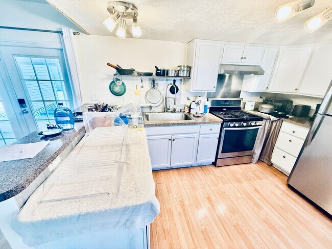 Building Photo - 1419 Turkey Creek Dr NE