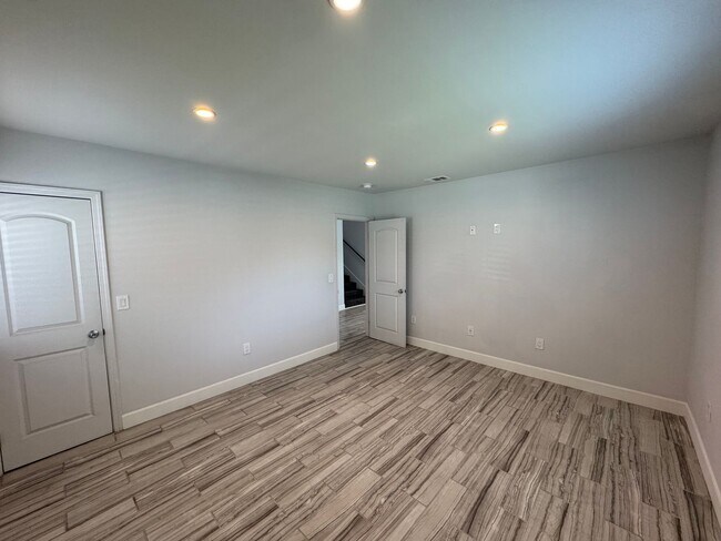 Building Photo - 1143 W 163rd St