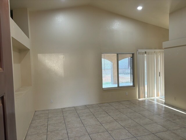 Building Photo - 6213 Green Garden Dr